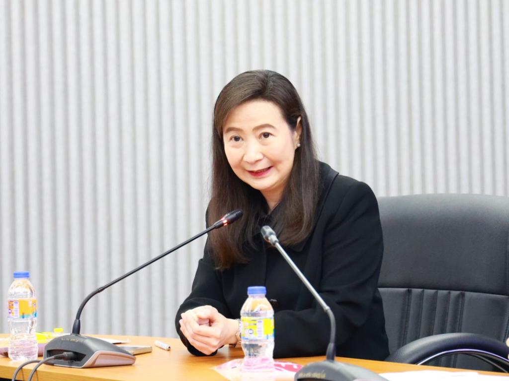 “กระทรวงอุตฯ” ผนึกกำลัง “ดีพร้อม” เปิดห้องแชร์ประสบการณ์ สร้าง Train the Trainer เตรียมพร้อม เดินหน้าสร้างงาน สร้างอาชีพ กระจายโอกาสทางเศรษฐกิจ ยกระดับคุณภาพชีวิตของประชาชนทั่วประเทศ