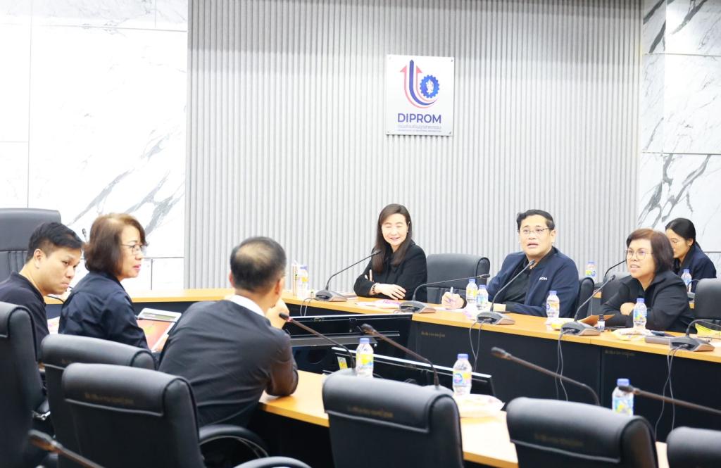 “กระทรวงอุตฯ” ผนึกกำลัง “ดีพร้อม” เปิดห้องแชร์ประสบการณ์ สร้าง Train the Trainer เตรียมพร้อม เดินหน้าสร้างงาน สร้างอาชีพ กระจายโอกาสทางเศรษฐกิจ ยกระดับคุณภาพชีวิตของประชาชนทั่วประเทศ