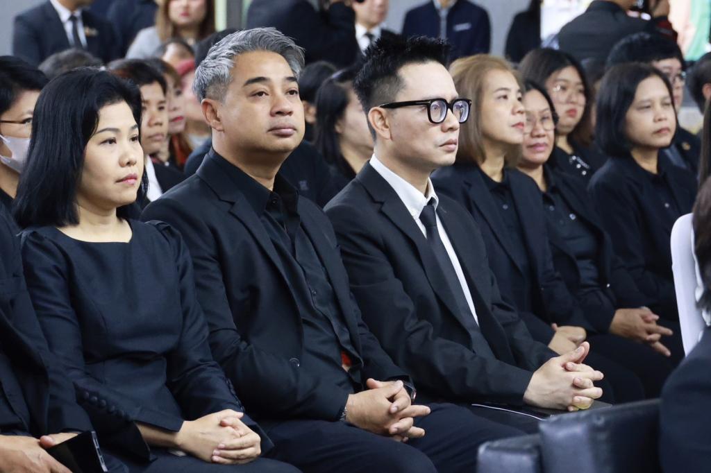 “รมว.ธนกร” สั่งการ กระทรวงอุตฯ เสริมแกร่งภาคอุตสาหกรรม ดีพร้อม รับลูกต่อเร่งคลอดมาตรการ “ดีพร้อมเสิร์ฟ” (DIPROM Serve) เสิร์ฟงานไว – เงินไว สู่ประชาชน สร้างวัคซีนให้ SMEs ไทย กระตุ้นเศรษฐกิจระยะสั้น คาดสร้างมูลค่าเศรษฐกิจกว่า 4,600 ล้านบาท