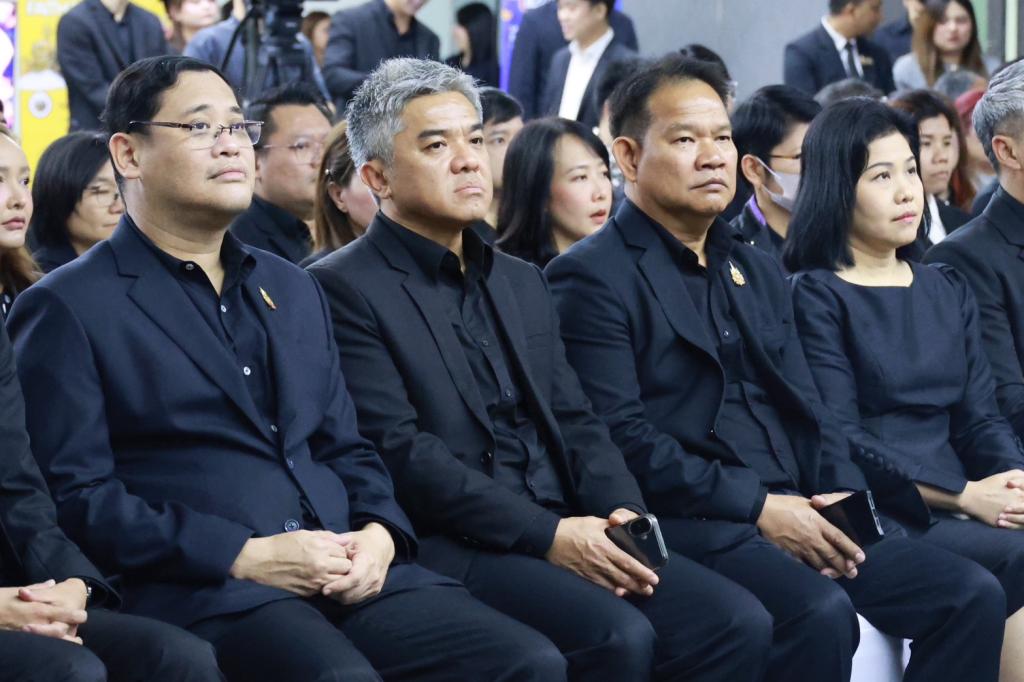 “รมว.ธนกร” สั่งการ กระทรวงอุตฯ เสริมแกร่งภาคอุตสาหกรรม ดีพร้อม รับลูกต่อเร่งคลอดมาตรการ “ดีพร้อมเสิร์ฟ” (DIPROM Serve) เสิร์ฟงานไว – เงินไว สู่ประชาชน สร้างวัคซีนให้ SMEs ไทย กระตุ้นเศรษฐกิจระยะสั้น คาดสร้างมูลค่าเศรษฐกิจกว่า 4,600 ล้านบาท