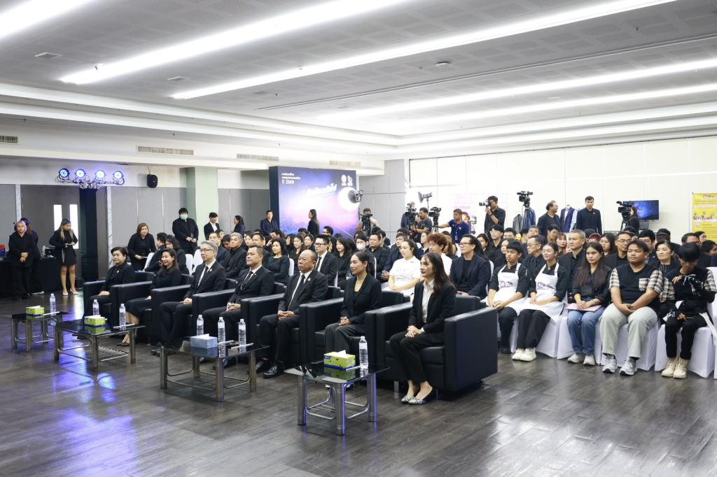 “รมว.ธนกร” สั่งการ กระทรวงอุตฯ เสริมแกร่งภาคอุตสาหกรรม ดีพร้อม รับลูกต่อเร่งคลอดมาตรการ “ดีพร้อมเสิร์ฟ” (DIPROM Serve) เสิร์ฟงานไว – เงินไว สู่ประชาชน สร้างวัคซีนให้ SMEs ไทย กระตุ้นเศรษฐกิจระยะสั้น คาดสร้างมูลค่าเศรษฐกิจกว่า 4,600 ล้านบาท