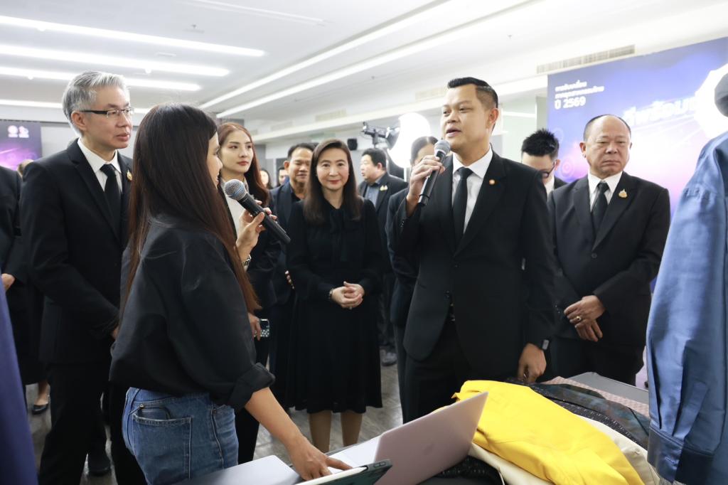 “รมว.ธนกร” สั่งการ กระทรวงอุตฯ เสริมแกร่งภาคอุตสาหกรรม ดีพร้อม รับลูกต่อเร่งคลอดมาตรการ “ดีพร้อมเสิร์ฟ” (DIPROM Serve) เสิร์ฟงานไว – เงินไว สู่ประชาชน สร้างวัคซีนให้ SMEs ไทย กระตุ้นเศรษฐกิจระยะสั้น คาดสร้างมูลค่าเศรษฐกิจกว่า 4,600 ล้านบาท