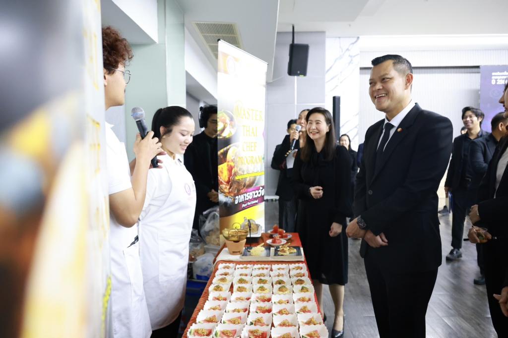 “รมว.ธนกร” สั่งการ กระทรวงอุตฯ เสริมแกร่งภาคอุตสาหกรรม ดีพร้อม รับลูกต่อเร่งคลอดมาตรการ “ดีพร้อมเสิร์ฟ” (DIPROM Serve) เสิร์ฟงานไว – เงินไว สู่ประชาชน สร้างวัคซีนให้ SMEs ไทย กระตุ้นเศรษฐกิจระยะสั้น คาดสร้างมูลค่าเศรษฐกิจกว่า 4,600 ล้านบาท