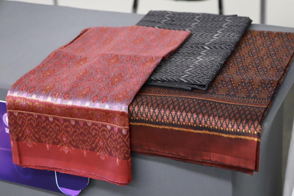 “รมว.ธนกร” สั่งการ กระทรวงอุตฯ เสริมแกร่งภาคอุตสาหกรรม ดีพร้อม รับลูกต่อเร่งคลอดมาตรการ “ดีพร้อมเสิร์ฟ” (DIPROM Serve) เสิร์ฟงานไว – เงินไว สู่ประชาชน สร้างวัคซีนให้ SMEs ไทย กระตุ้นเศรษฐกิจระยะสั้น คาดสร้างมูลค่าเศรษฐกิจกว่า 4,600 ล้านบาท