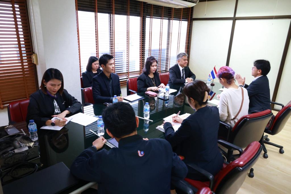 “ดีพร้อม” เปิดห้องต้อนรับ “SMRJ” แลกเปลี่ยนแนวคิดการพัฒนาแพลตฟอร์ม พร้อมสานต่อความร่วมมือยกระดับผู้ประกอบการ ไทย-ญี่ปุ่น