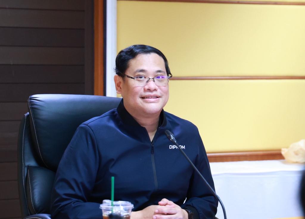 “รองอธิบดีพลาวุธ” เปิดห้องติวเข้มทีมงานดีพร้อมเปย์ เร่งปล่อยสินเชื่อเงินทุนหมุนไว ไฮซีซั่น ตอบรับนโยบาย Quick Big Win ผ่านเงินไว by DIPROM เสริมสภาพคล่อง รองรับเทศกาลส่งท้ายปี