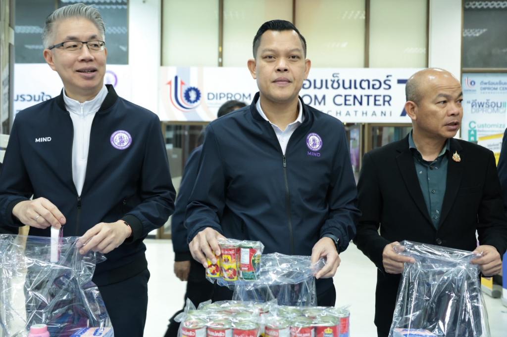 “รมว.ธนกร” นำคณะผู้บริหาร ลงพื้นที่ศูนย์อุตสาหกรรมรวมใจฯ ณ DIPROM Center 7 จ.อุบลราชธานี สั่งการ “ดีพร้อม” เปิดศูนย์พักพิง ร่วมลำเลียงสิ่งของจำเป็น หนุนภารกิจทหารแนวหน้า ช่วยผู้ประสบภัยชายแดนไทย-กัมพูชา เตรียมเยียวยาผู้ประกอบการที่ได้รับผลกระทบ