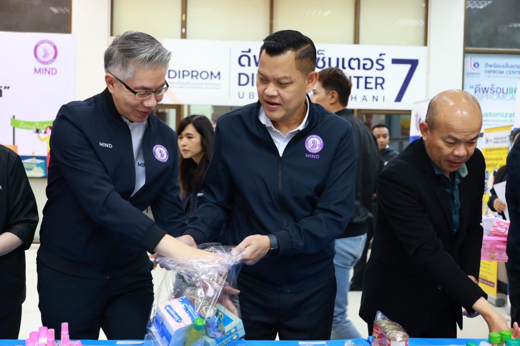 “รมว.ธนกร” นำคณะผู้บริหาร ลงพื้นที่ศูนย์อุตสาหกรรมรวมใจฯ ณ DIPROM Center 7 จ.อุบลราชธานี สั่งการ “ดีพร้อม” เปิดศูนย์พักพิง ร่วมลำเลียงสิ่งของจำเป็น หนุนภารกิจทหารแนวหน้า ช่วยผู้ประสบภัยชายแดนไทย-กัมพูชา เตรียมเยียวยาผู้ประกอบการที่ได้รับผลกระทบ