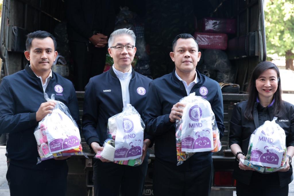 “รมว.ธนกร” นำคณะผู้บริหาร ลงพื้นที่ศูนย์อุตสาหกรรมรวมใจฯ ณ DIPROM Center 7 จ.อุบลราชธานี สั่งการ “ดีพร้อม” เปิดศูนย์พักพิง ร่วมลำเลียงสิ่งของจำเป็น หนุนภารกิจทหารแนวหน้า ช่วยผู้ประสบภัยชายแดนไทย-กัมพูชา เตรียมเยียวยาผู้ประกอบการที่ได้รับผลกระทบ