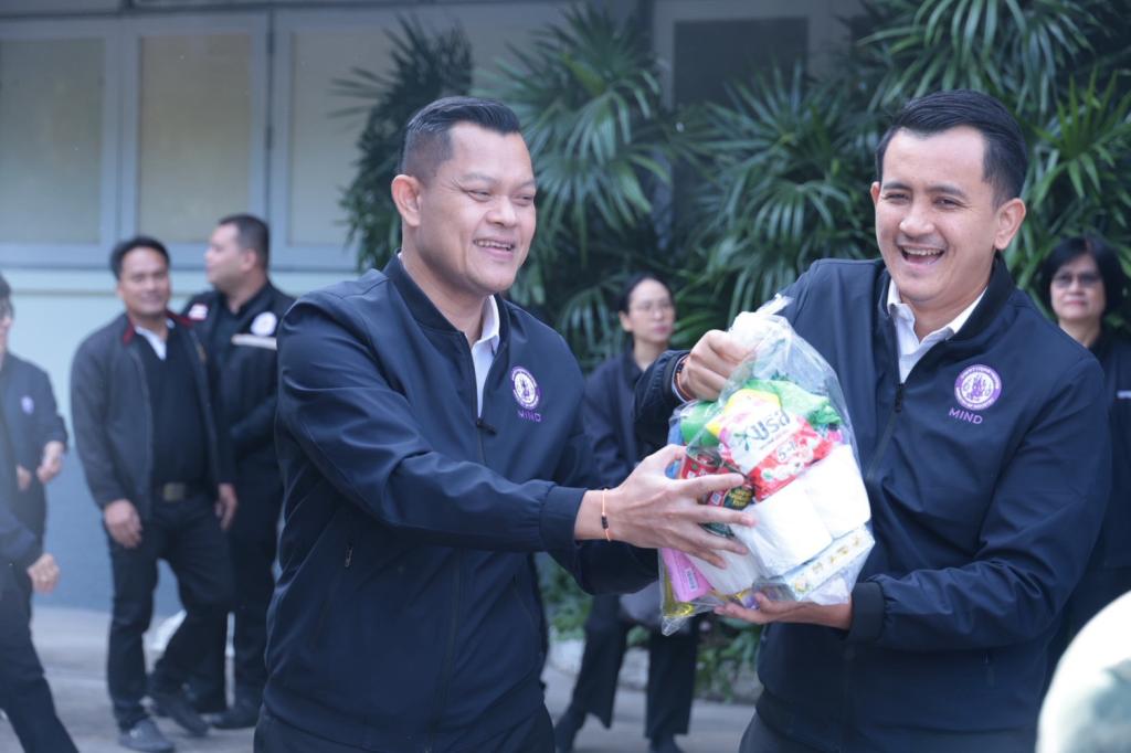 “รมว.ธนกร” นำคณะผู้บริหาร ลงพื้นที่ศูนย์อุตสาหกรรมรวมใจฯ ณ DIPROM Center 7 จ.อุบลราชธานี สั่งการ “ดีพร้อม” เปิดศูนย์พักพิง ร่วมลำเลียงสิ่งของจำเป็น หนุนภารกิจทหารแนวหน้า ช่วยผู้ประสบภัยชายแดนไทย-กัมพูชา เตรียมเยียวยาผู้ประกอบการที่ได้รับผลกระทบ