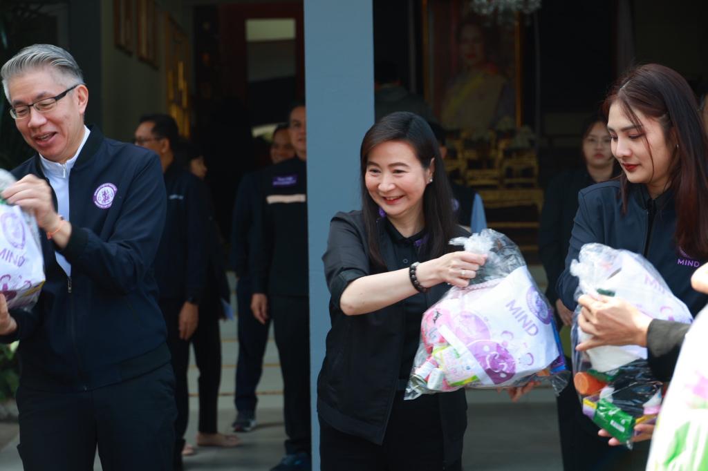 “รมว.ธนกร” นำคณะผู้บริหาร ลงพื้นที่ศูนย์อุตสาหกรรมรวมใจฯ ณ DIPROM Center 7 จ.อุบลราชธานี สั่งการ “ดีพร้อม” เปิดศูนย์พักพิง ร่วมลำเลียงสิ่งของจำเป็น หนุนภารกิจทหารแนวหน้า ช่วยผู้ประสบภัยชายแดนไทย-กัมพูชา เตรียมเยียวยาผู้ประกอบการที่ได้รับผลกระทบ