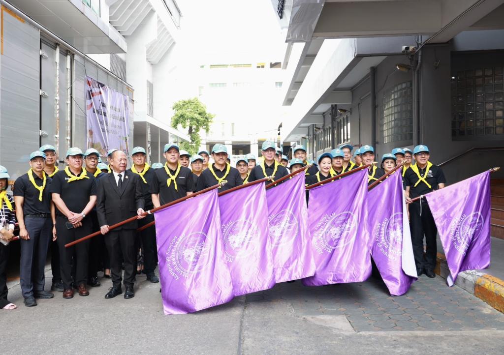 “ธนกร” สั่งการ “ดีพร้อม” เปิดศูนย์ดีพร้อมเซ็นเตอร์ 11 เป็นพื้นที่พักพิงให้ประชาชนที่ได้รับผลกระทบจากมหาอุทกภัยในพื้นที่สงขลา พร้อมผนึกกำลังอุตสาหกรรมรวมใจลำเลียงเครื่องอุปโภค - บริโภคส่งตรงประชาชนที่ได้รับผลกระทบ