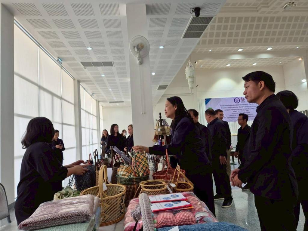 “ปลัดณัฐพล” มอบหมาย “ดีพร้อม” เสิร์ฟงานไว - เงินไว สร้างอาชีพ เสริมเศรษฐกิจฐานราก ชุมชนบางกรูด ตอบสนองนโยบายกระตุ้นเศรษฐกิจ Quick Big Win “กระตุ้นสั้น ได้ผลยาว กระจายตัว” ตามนโยบาย รมต.ธนกร และ รมช.จ่าเอก ยศสิงห์ ณ เมืองแปดริ้ว