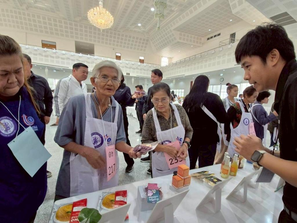 “ปลัดณัฐพล” มอบหมาย “ดีพร้อม” เสิร์ฟงานไว - เงินไว สร้างอาชีพ เสริมเศรษฐกิจฐานราก ชุมชนบางกรูด ตอบสนองนโยบายกระตุ้นเศรษฐกิจ Quick Big Win “กระตุ้นสั้น ได้ผลยาว กระจายตัว” ตามนโยบาย รมต.ธนกร และ รมช.จ่าเอก ยศสิงห์ ณ เมืองแปดริ้ว