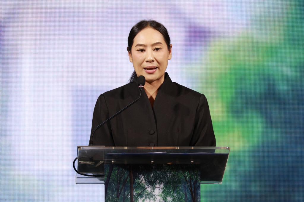 เปิดฉากรอบปฐมทัศน์ My Century “ดีพร้อม” สร้างภาพยนตร์ สร้างคนทำอาหาร “ธนกร” การันตีความสนุก การันตีความอร่อย มอบ “พลอยลภัสร์” เปิด “สำรับ สลับศตวรรษ” : ดีพร้อม-หวังปลุกกระแส Thainess ไม่ใช่แค่หนัง! หากแต่เป็น “อาหาร” ที่ทำให้คนทั่วโลกคลั่งไคล้ประเทศไทย