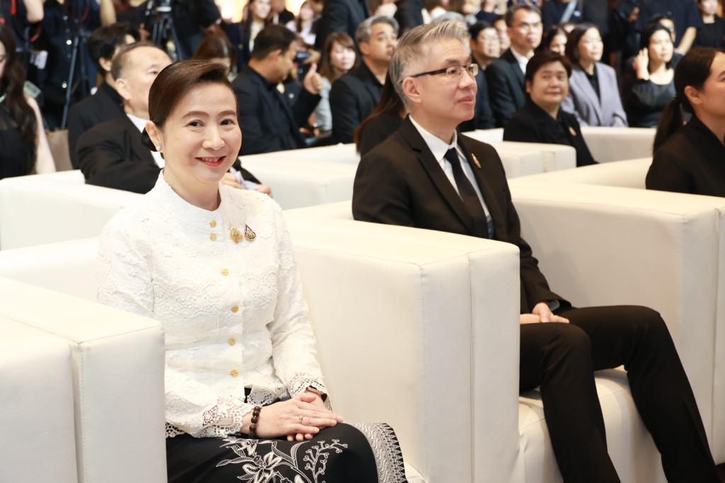 เปิดฉากรอบปฐมทัศน์ My Century “ดีพร้อม” สร้างภาพยนตร์ สร้างคนทำอาหาร “ธนกร” การันตีความสนุก การันตีความอร่อย มอบ “พลอยลภัสร์” เปิด “สำรับ สลับศตวรรษ” : ดีพร้อม-หวังปลุกกระแส Thainess ไม่ใช่แค่หนัง! หากแต่เป็น “อาหาร” ที่ทำให้คนทั่วโลกคลั่งไคล้ประเทศไทย