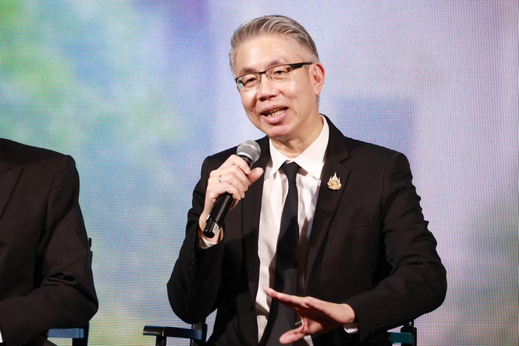 เปิดฉากรอบปฐมทัศน์ My Century “ดีพร้อม” สร้างภาพยนตร์ สร้างคนทำอาหาร “ธนกร” การันตีความสนุก การันตีความอร่อย มอบ “พลอยลภัสร์” เปิด “สำรับ สลับศตวรรษ” : ดีพร้อม-หวังปลุกกระแส Thainess ไม่ใช่แค่หนัง! หากแต่เป็น “อาหาร” ที่ทำให้คนทั่วโลกคลั่งไคล้ประเทศไทย