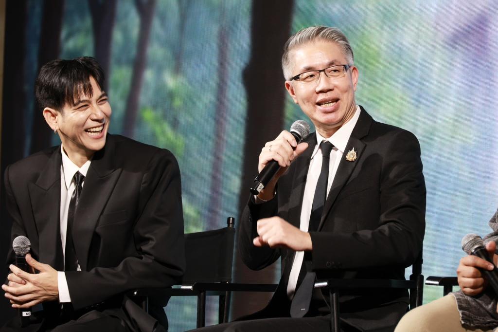 เปิดฉากรอบปฐมทัศน์ My Century “ดีพร้อม” สร้างภาพยนตร์ สร้างคนทำอาหาร “ธนกร” การันตีความสนุก การันตีความอร่อย มอบ “พลอยลภัสร์” เปิด “สำรับ สลับศตวรรษ” : ดีพร้อม-หวังปลุกกระแส Thainess ไม่ใช่แค่หนัง! หากแต่เป็น “อาหาร” ที่ทำให้คนทั่วโลกคลั่งไคล้ประเทศไทย