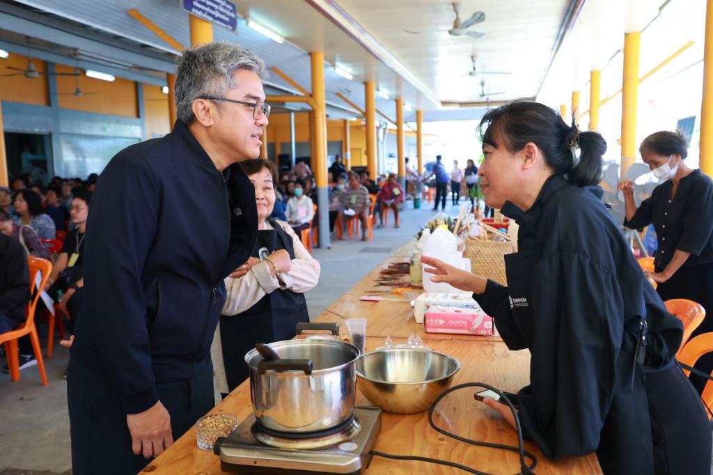 “ดีพร้อม” ดันเศรษฐกิจฐานราก เสิร์ฟโครงการปั้นอาชีพให้ดีพร้อม ชู 4 หลักสูตรเด็ด ยกระดับคุณภาพชีวิตชาวฉะเชิงเทรา