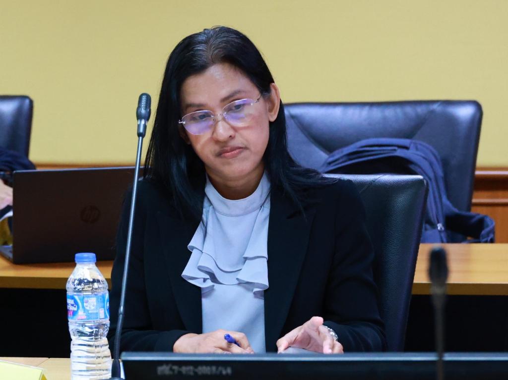 “อธิบดีณัฏฐิญา” นั่งหัวโต๊ะขานรับนโยบาย “ธนกร” ประกาศ “พักหนี้-ดีพร้อม” ยกต้น : ยกดอก อัตโนมัติ 4 เดือน ช่วยลูกหนี้ SME น้ำท่วมภาคใต้ เร่งเพิ่มสภาพคล่องผ่านสินเชื่อ “เงินง่าย ฟื้นใต้ ช่วยภัยพิบัติ” ดอกเบี้ย 0% นาน 6 เดือน