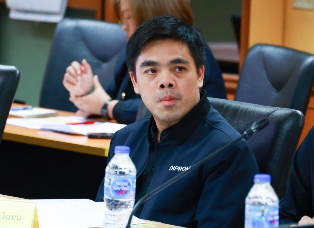 “อธิบดีณัฏฐิญา” นั่งหัวโต๊ะขานรับนโยบาย “ธนกร” ประกาศ “พักหนี้-ดีพร้อม” ยกต้น : ยกดอก อัตโนมัติ 4 เดือน ช่วยลูกหนี้ SME น้ำท่วมภาคใต้ เร่งเพิ่มสภาพคล่องผ่านสินเชื่อ “เงินง่าย ฟื้นใต้ ช่วยภัยพิบัติ” ดอกเบี้ย 0% นาน 6 เดือน