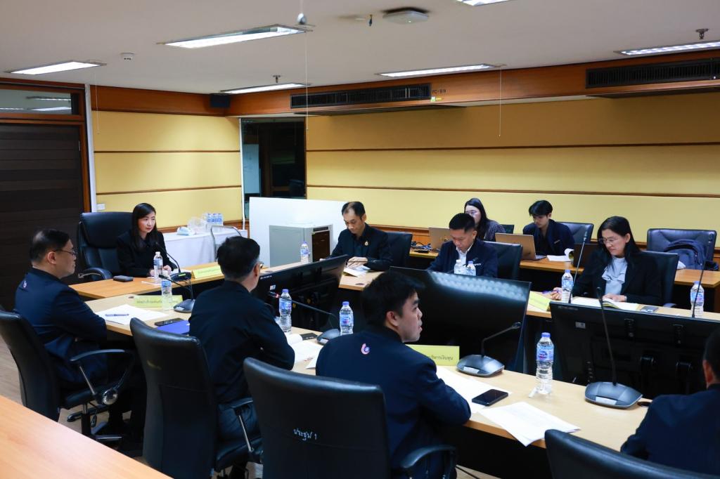 “อธิบดีณัฏฐิญา” นั่งหัวโต๊ะขานรับนโยบาย “ธนกร” ประกาศ “พักหนี้-ดีพร้อม” ยกต้น : ยกดอก อัตโนมัติ 4 เดือน ช่วยลูกหนี้ SME น้ำท่วมภาคใต้ เร่งเพิ่มสภาพคล่องผ่านสินเชื่อ “เงินง่าย ฟื้นใต้ ช่วยภัยพิบัติ” ดอกเบี้ย 0% นาน 6 เดือน