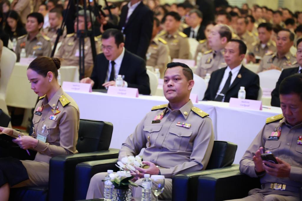 “ธนกร” นำผู้บริหาร ก.อุตฯ ร่วมประชุมชี้แจงนโยบายแนวทางการจัดทำงบประมาณรายจ่ายประจำปี 2570 เผย นายกฯ เน้นย้ำยึดวินัยการเงินอย่างเคร่งครัด เป็นรายจ่ายงบลงทุนเป็นหลัก วอนรัฐ-เอกชน จัดกิจกรรมในจังหวัดประสบภัยพิบัติช่วงปลายปี