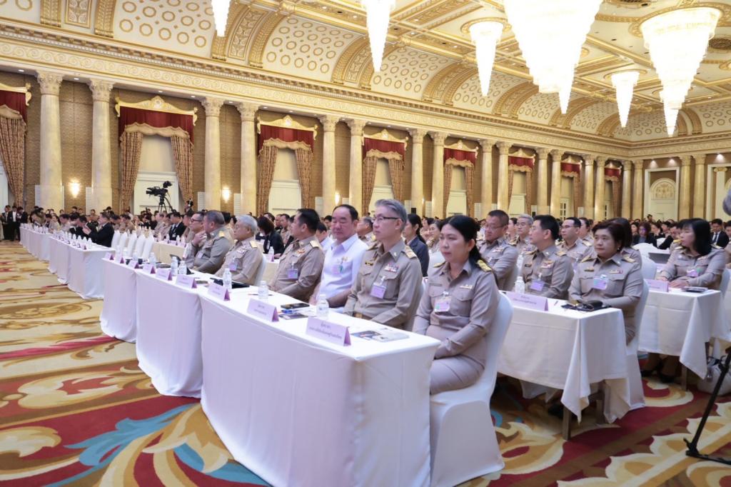 “ธนกร” นำผู้บริหาร ก.อุตฯ ร่วมประชุมชี้แจงนโยบายแนวทางการจัดทำงบประมาณรายจ่ายประจำปี 2570 เผย นายกฯ เน้นย้ำยึดวินัยการเงินอย่างเคร่งครัด เป็นรายจ่ายงบลงทุนเป็นหลัก วอนรัฐ-เอกชน จัดกิจกรรมในจังหวัดประสบภัยพิบัติช่วงปลายปี