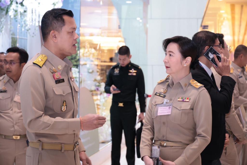 “ธนกร” นำผู้บริหาร ก.อุตฯ ร่วมประชุมชี้แจงนโยบายแนวทางการจัดทำงบประมาณรายจ่ายประจำปี 2570 เผย นายกฯ เน้นย้ำยึดวินัยการเงินอย่างเคร่งครัด เป็นรายจ่ายงบลงทุนเป็นหลัก วอนรัฐ-เอกชน จัดกิจกรรมในจังหวัดประสบภัยพิบัติช่วงปลายปี