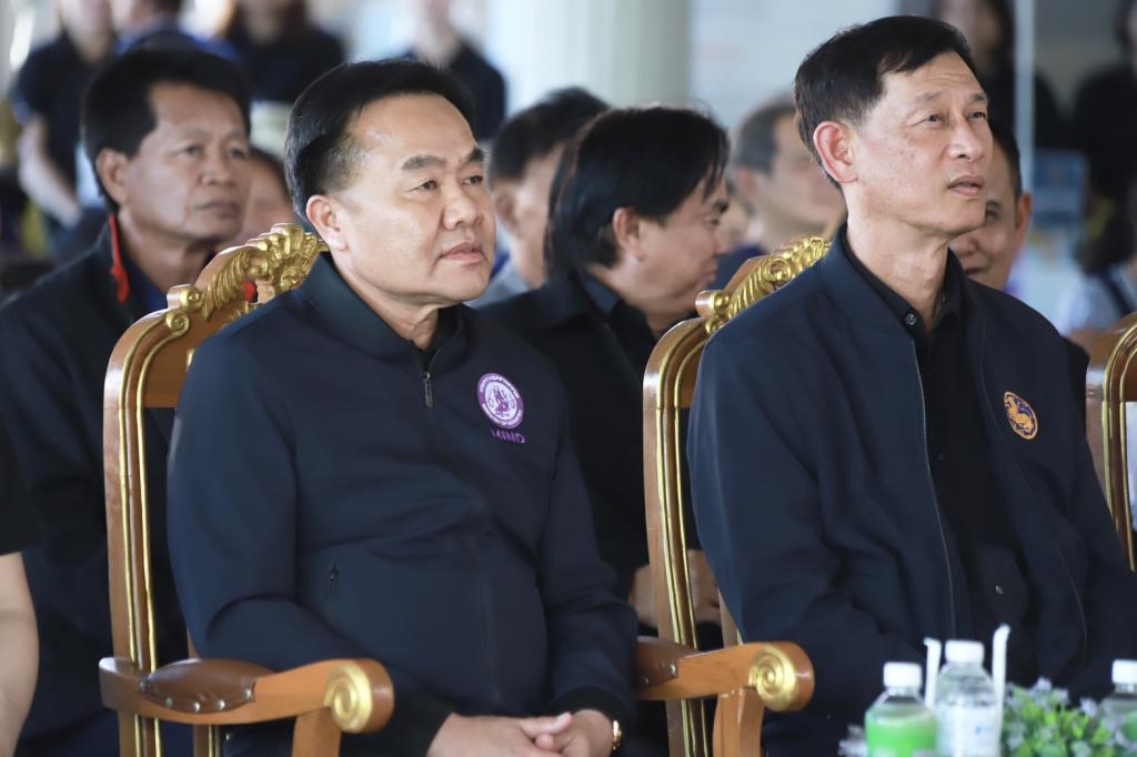 “จ่าเอก ยศสิงห์” นำทีม “ดีพร้อม” ลงพื้นที่แปดริ้ว เสิร์ฟคอร์ส ผลักดัน ปั้นอาชีพ ยกระดับคุณภาพชีวิต สร้างเศรษฐกิจฐานรากให้มั่นคงและยั่งยืน