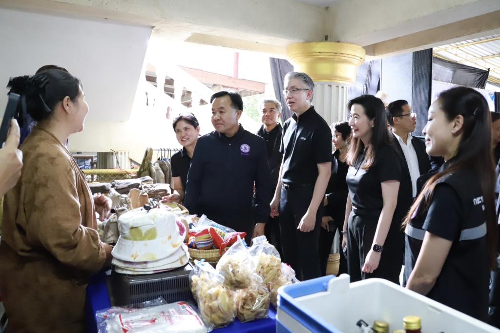 “จ่าเอก ยศสิงห์” นำทีม “ดีพร้อม” ลงพื้นที่แปดริ้ว เสิร์ฟคอร์ส ผลักดัน ปั้นอาชีพ ยกระดับคุณภาพชีวิต สร้างเศรษฐกิจฐานรากให้มั่นคงและยั่งยืน