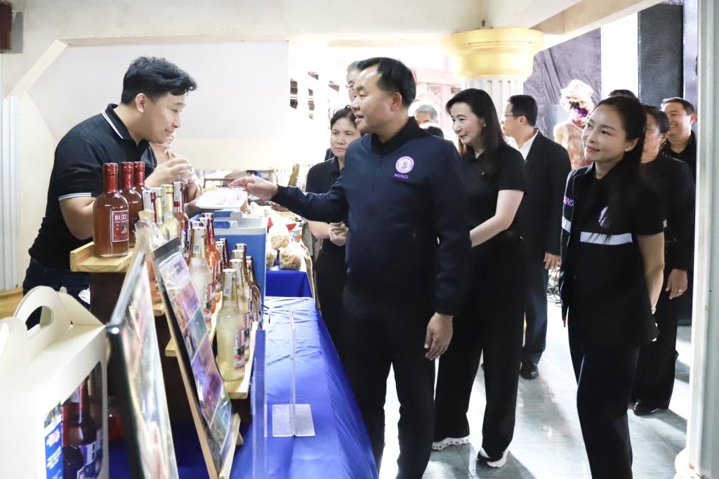 “จ่าเอก ยศสิงห์” นำทีม “ดีพร้อม” ลงพื้นที่แปดริ้ว เสิร์ฟคอร์ส ผลักดัน ปั้นอาชีพ ยกระดับคุณภาพชีวิต สร้างเศรษฐกิจฐานรากให้มั่นคงและยั่งยืน