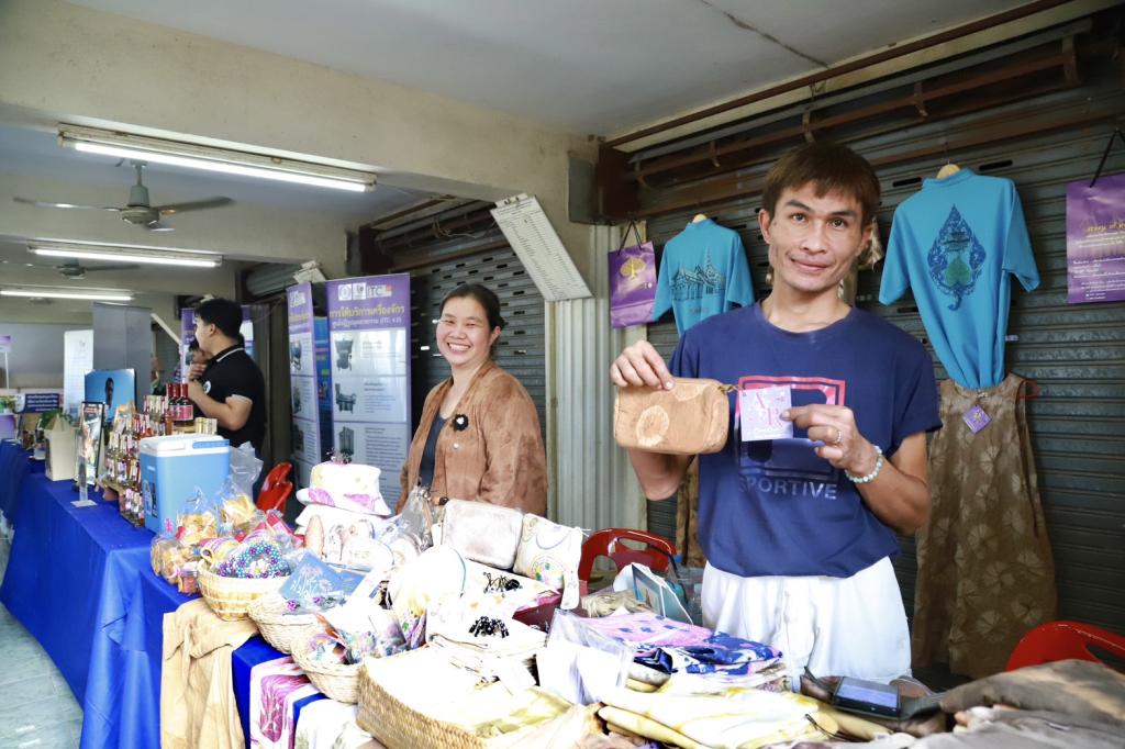 “จ่าเอก ยศสิงห์” นำทีม “ดีพร้อม” ลงพื้นที่แปดริ้ว เสิร์ฟคอร์ส ผลักดัน ปั้นอาชีพ ยกระดับคุณภาพชีวิต สร้างเศรษฐกิจฐานรากให้มั่นคงและยั่งยืน