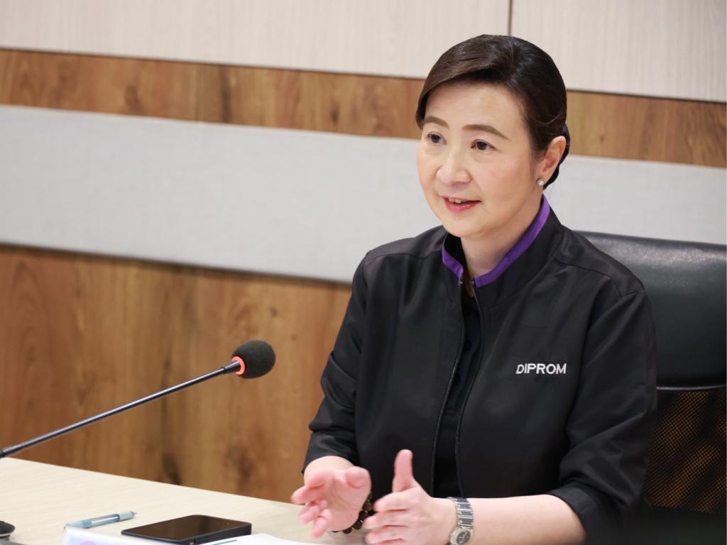 “อธิบดีณัฏฐิญา“ ช้อป-ชม-เชียร์ SMEs ภาคเหนือในงาน ‘อุตสาหกรรมแฟร์ : มาเหนือ’ ขนของดีมาจำหน่ายภายในงานเพียบ !!!