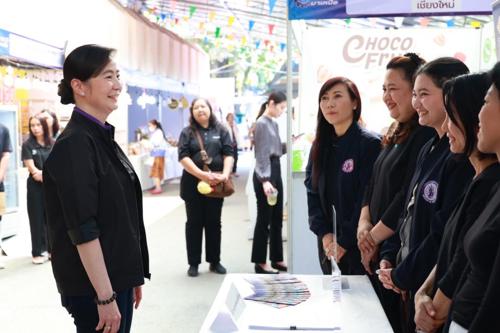 “อธิบดีณัฏฐิญา“ ช้อป-ชม-เชียร์ SMEs ภาคเหนือในงาน ‘อุตสาหกรรมแฟร์ : มาเหนือ’ ขนของดีมาจำหน่ายภายในงานเพียบ !!!