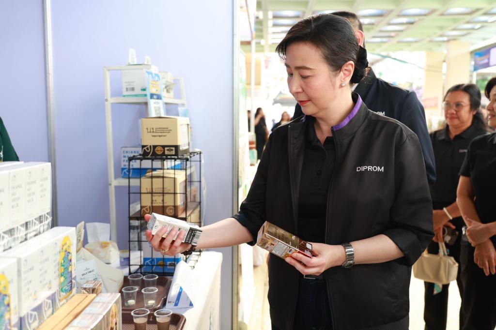 “อธิบดีณัฏฐิญา“ ช้อป-ชม-เชียร์ SMEs ภาคเหนือในงาน ‘อุตสาหกรรมแฟร์ : มาเหนือ’ ขนของดีมาจำหน่ายภายในงานเพียบ !!!