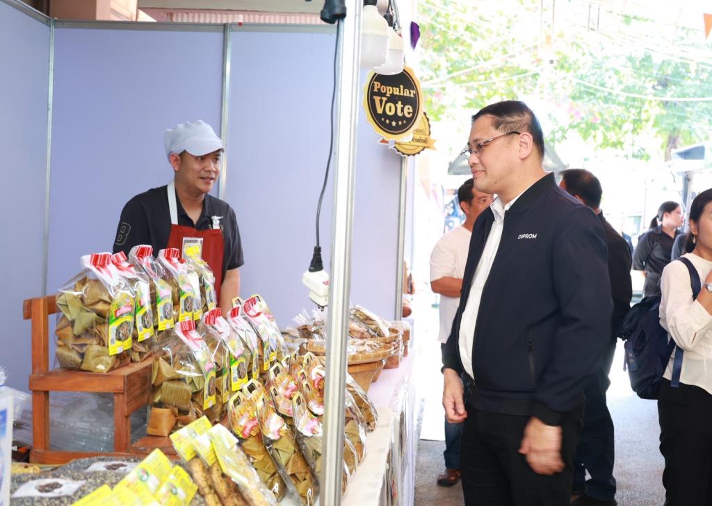 “อธิบดีณัฏฐิญา“ ช้อป-ชม-เชียร์ SMEs ภาคเหนือในงาน ‘อุตสาหกรรมแฟร์ : มาเหนือ’ ขนของดีมาจำหน่ายภายในงานเพียบ !!!