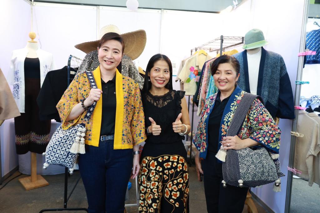 “อธิบดีณัฏฐิญา“ ช้อป-ชม-เชียร์ SMEs ภาคเหนือในงาน ‘อุตสาหกรรมแฟร์ : มาเหนือ’ ขนของดีมาจำหน่ายภายในงานเพียบ !!!