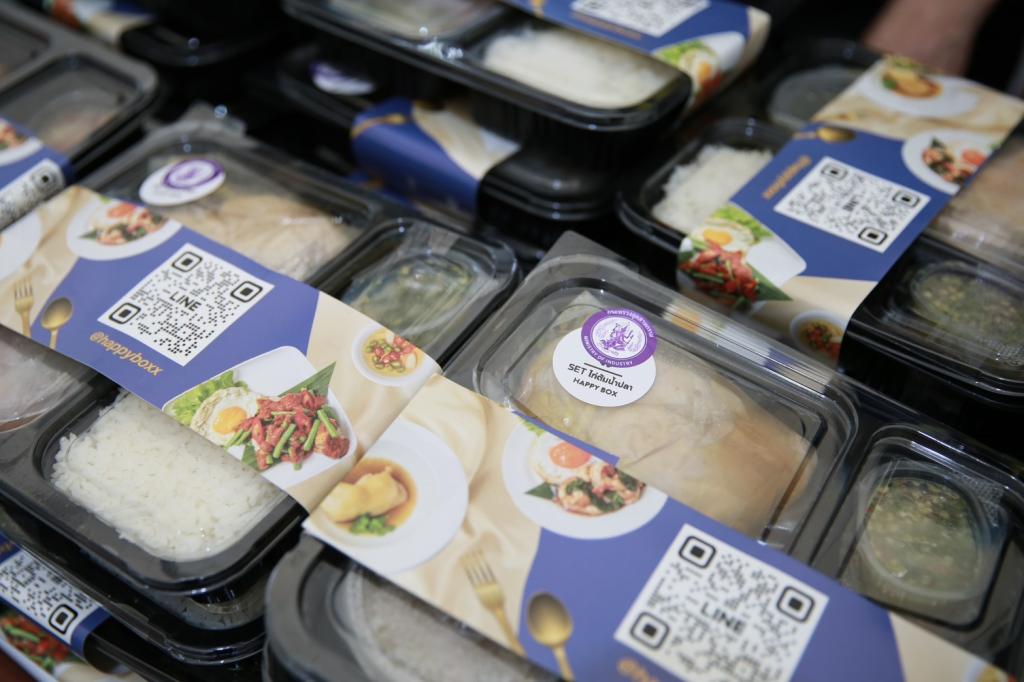 “ดีพร้อม” ร่วมพลังจิตอาสา แจกอาหารพระราชทาน