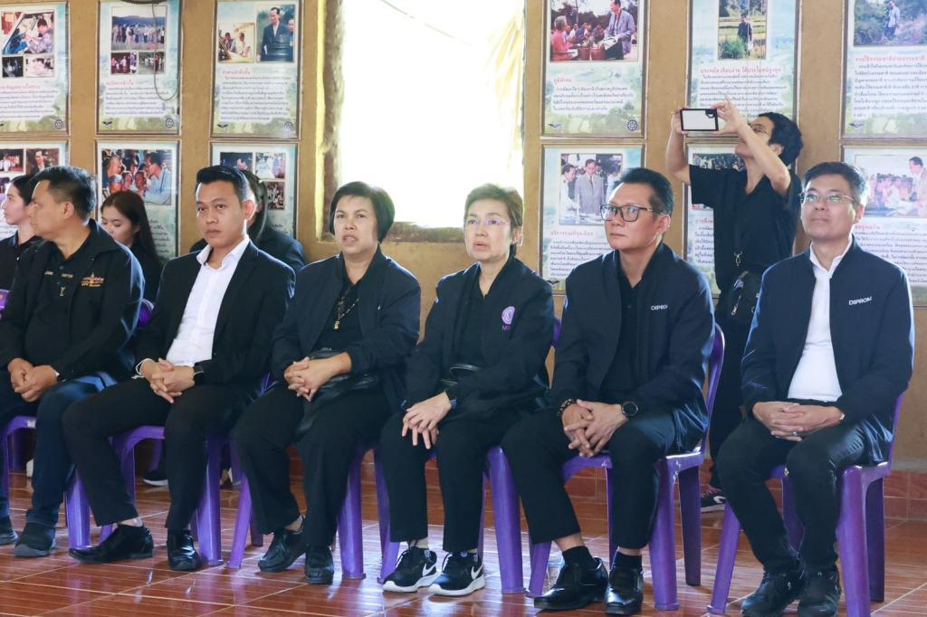 “ปลัดณัฐพล” นำทีมดีพร้อมบุกเมืองเพชร เยี่ยมชม “บ้านน้ำทรัพย์” ต้นแบบชุมชนดีพร้อม หนุนต่อยอดวัตถุดิบท้องถิ่น สร้างรายได้ เสริมเศรษฐกิจฐานรากอย่างยั่งยืน