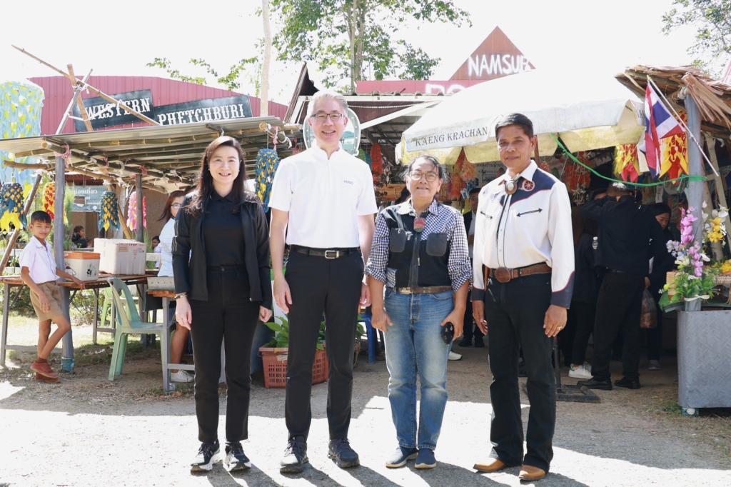 “ปลัดณัฐพล” นำทีมดีพร้อมบุกเมืองเพชร เยี่ยมชม “บ้านน้ำทรัพย์” ต้นแบบชุมชนดีพร้อม หนุนต่อยอดวัตถุดิบท้องถิ่น สร้างรายได้ เสริมเศรษฐกิจฐานรากอย่างยั่งยืน