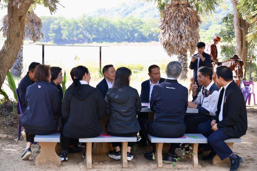 “ปลัดณัฐพล” นำทีมดีพร้อมบุกเมืองเพชร เยี่ยมชม “บ้านน้ำทรัพย์” ต้นแบบชุมชนดีพร้อม หนุนต่อยอดวัตถุดิบท้องถิ่น สร้างรายได้ เสริมเศรษฐกิจฐานรากอย่างยั่งยืน