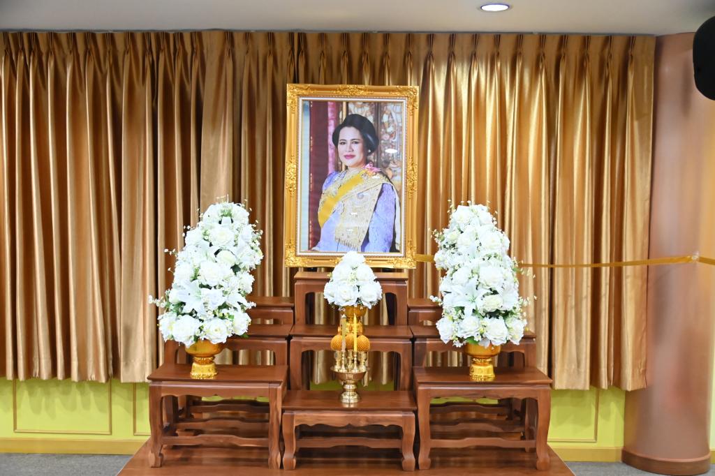 กระทรวงอุตสาหกรรม จัดพิธีบำเพ็ญกุศลปัณรสมวาร ครบ 50 วัน ในการเสด็จสวรรคต เพื่ออุทิศถวายเป็นพระราชกุศลแด่สมเด็จพระนางเจ้าสิริกิติ์ พระบรมราชินีนาถ พระบรมราชชนนีพันปีหลวง