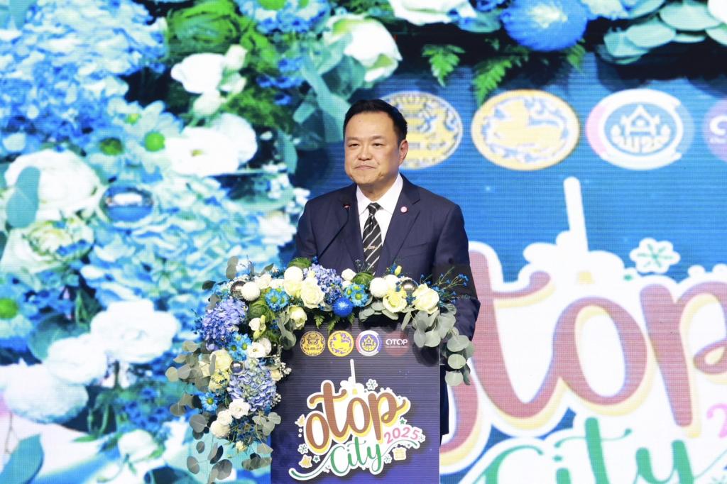 “นายกฯ อนุทิน และ รมว.ศุภจี“ เยี่ยมชมบูธแสดงสินค้าและนิทรรศการ “ดีพร้อมคอมมูนิตี้ฯ” ในพิธีเปิดงาน OTOP CITY 2025 พร้อมด้วย “ปลัดณัฐพล” ร่วมชื่นชมผลงาน ผปก. ดีพร้อม ที่ร่วมแสดงในมหกรรมของขวัญของฝาก สุดยิ่งใหญ่ส่งท้ายปี