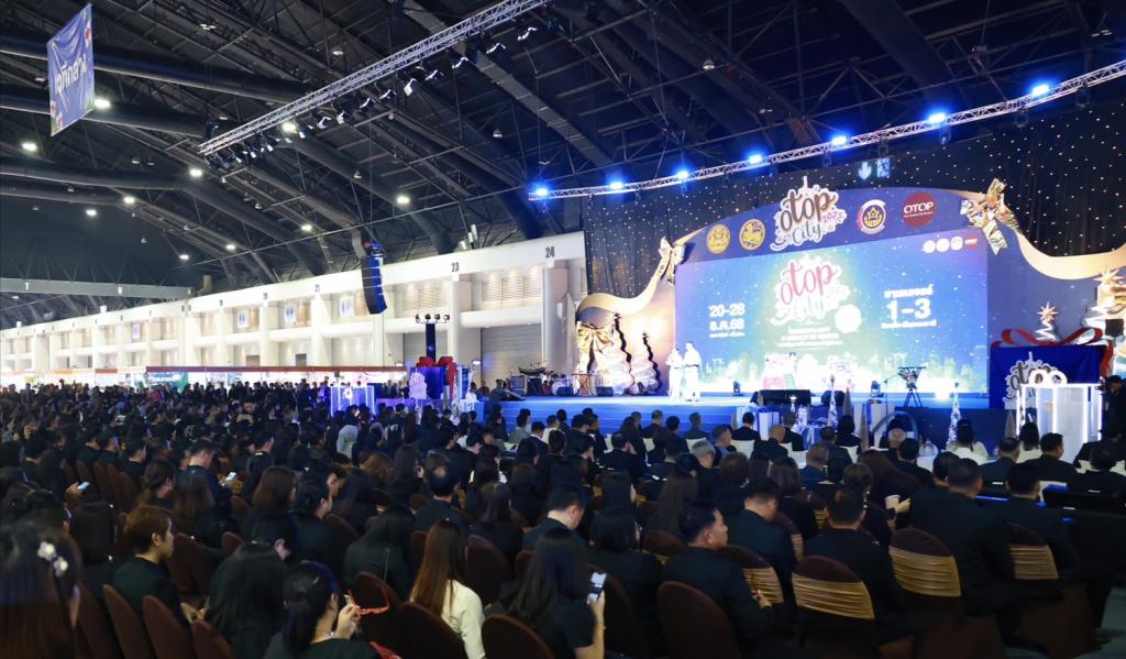 “นายกฯ อนุทิน และ รมว.ศุภจี“ เยี่ยมชมบูธแสดงสินค้าและนิทรรศการ “ดีพร้อมคอมมูนิตี้ฯ” ในพิธีเปิดงาน OTOP CITY 2025 พร้อมด้วย “ปลัดณัฐพล” ร่วมชื่นชมผลงาน ผปก. ดีพร้อม ที่ร่วมแสดงในมหกรรมของขวัญของฝาก สุดยิ่งใหญ่ส่งท้ายปี