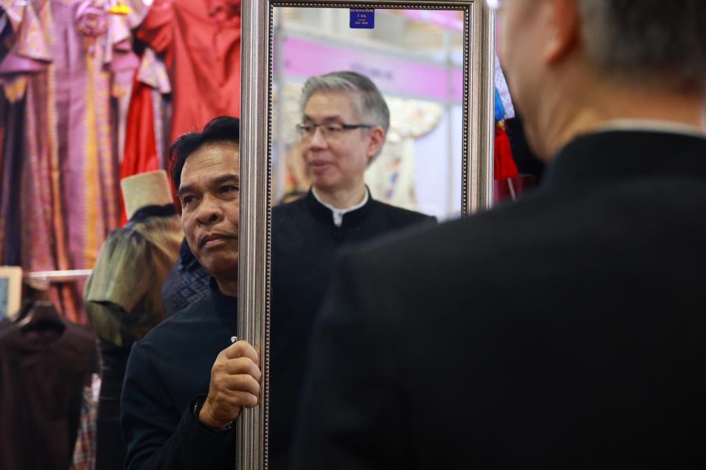 “นายกฯ อนุทิน และ รมว.ศุภจี“ เยี่ยมชมบูธแสดงสินค้าและนิทรรศการ “ดีพร้อมคอมมูนิตี้ฯ” ในพิธีเปิดงาน OTOP CITY 2025 พร้อมด้วย “ปลัดณัฐพล” ร่วมชื่นชมผลงาน ผปก. ดีพร้อม ที่ร่วมแสดงในมหกรรมของขวัญของฝาก สุดยิ่งใหญ่ส่งท้ายปี