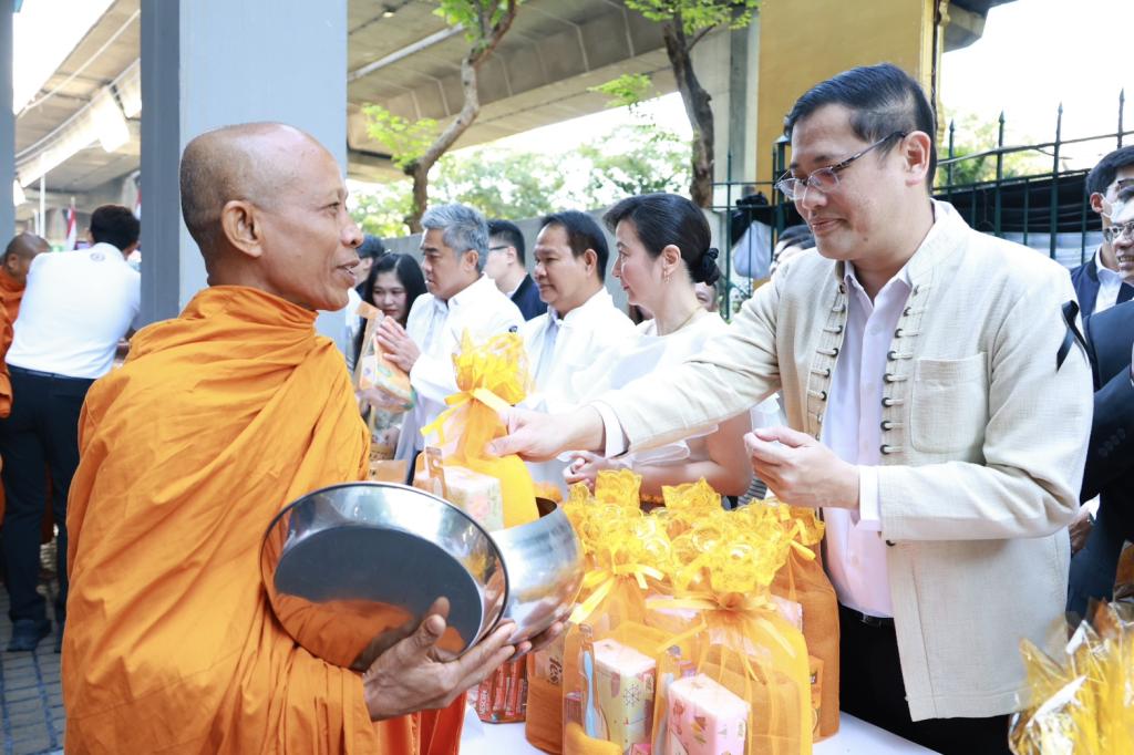 กระทรวงอุตสาหกรรม ทำบุญตักบาตร-สักการะพระนารายณ์ เสริมสิริมงคลรับปีม้า 2569