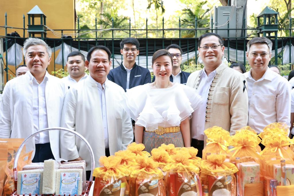 กระทรวงอุตสาหกรรม ทำบุญตักบาตร-สักการะพระนารายณ์ เสริมสิริมงคลรับปีม้า 2569