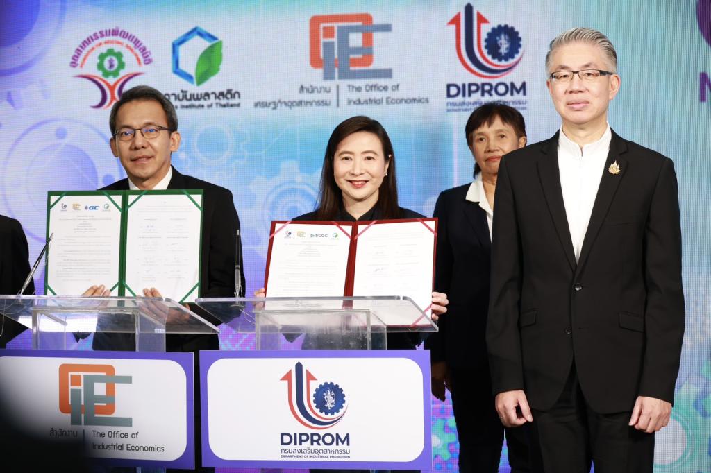 “รมว.ธนกร” เปิด “บ้านดีพร้อมพระราม 4” โชว์ผลงานปั้นอุตสาหกรรมเศรษฐกิจใหม่ ดึงนวัตกรรม & ความคิดสร้างสรรค์ ดันผู้ประกอบการไทยสู่ความยั่งยืนรองรับอุตฯ 5.0