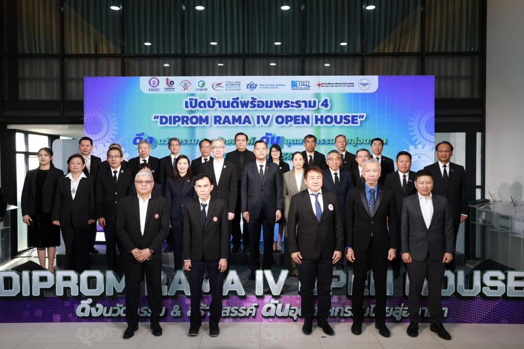 “รมว.ธนกร” เปิด “บ้านดีพร้อมพระราม 4” โชว์ผลงานปั้นอุตสาหกรรมเศรษฐกิจใหม่ ดึงนวัตกรรม & ความคิดสร้างสรรค์ ดันผู้ประกอบการไทยสู่ความยั่งยืนรองรับอุตฯ 5.0